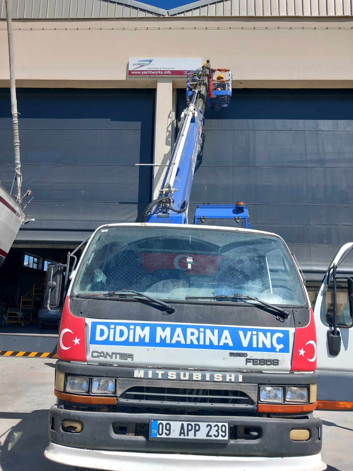 Acil Yol Yardım Hizmeti: ErKaplan Vinç 7/24 Yanınızda